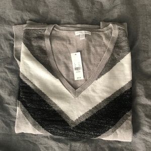 New York & company long sleeve V neck